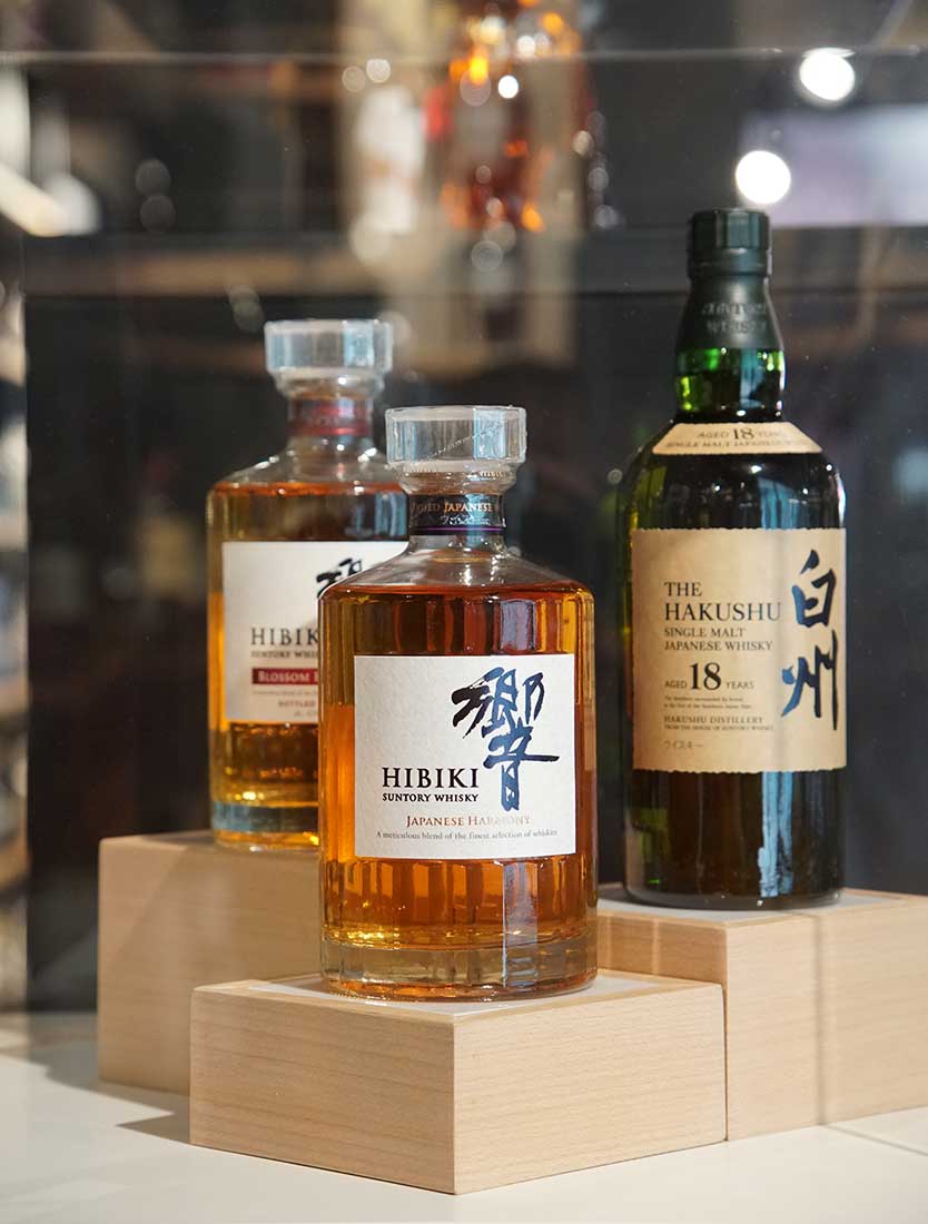 Galley-Order_Hibiki-Whisky aprovisionamiento de yates, servicios náuticos Mallorca, suministros embarcaciones Baleares, logística marítima Ibiza, productos frescos yates