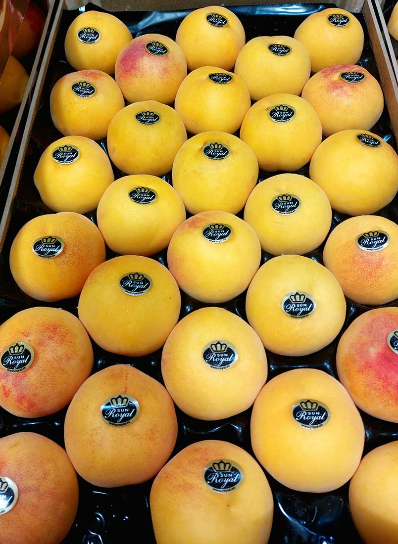 Galley-Order_melocotones aprovisionamiento de yates, servicios náuticos Mallorca, suministros embarcaciones Baleares, logística marítima Ibiza, productos frescos yates