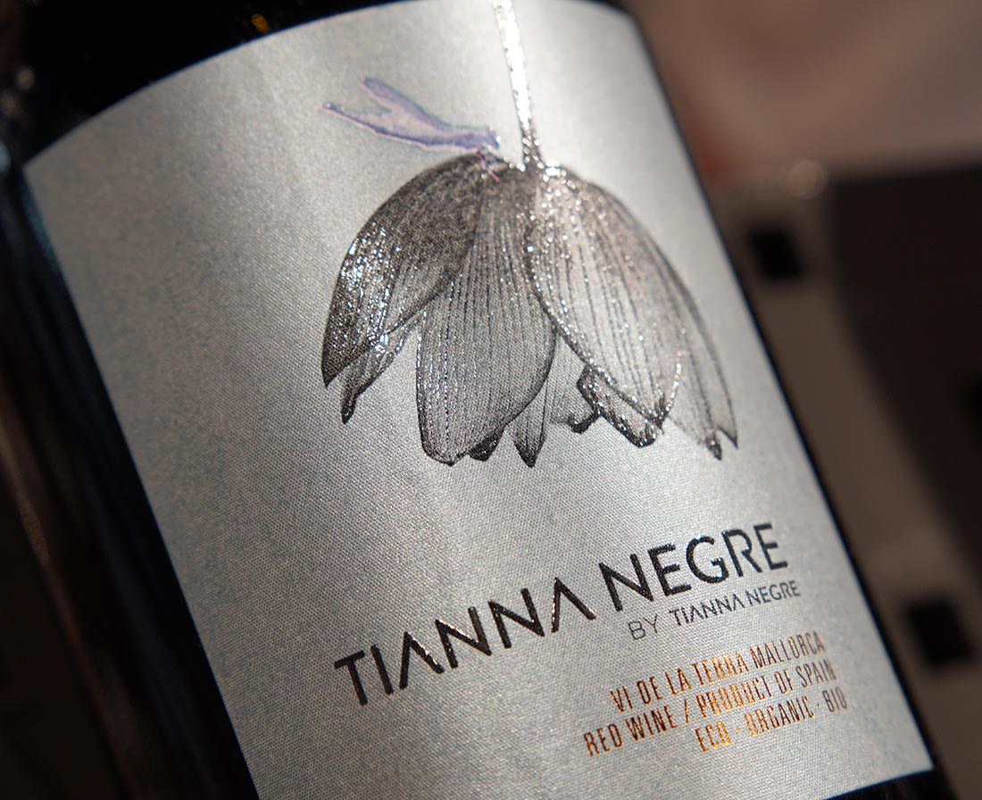 Galley-Order_vino-Tianna-Negre aprovisionamiento de yates, servicios náuticos Mallorca, suministros embarcaciones Baleares, logística marítima Ibiza, productos frescos yates