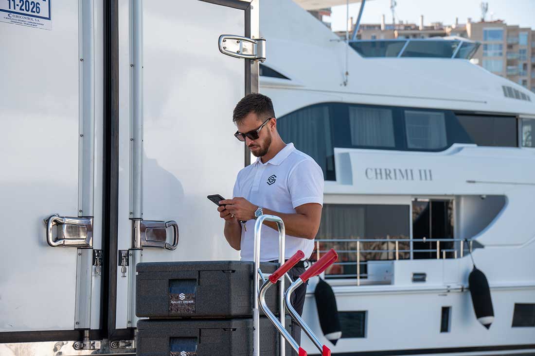 Galley-Order_transporte-carretera-3 aprovisionamiento de yates, servicios náuticos Mallorca, suministros embarcaciones Baleares, logística marítima Ibiza, productos frescos yates