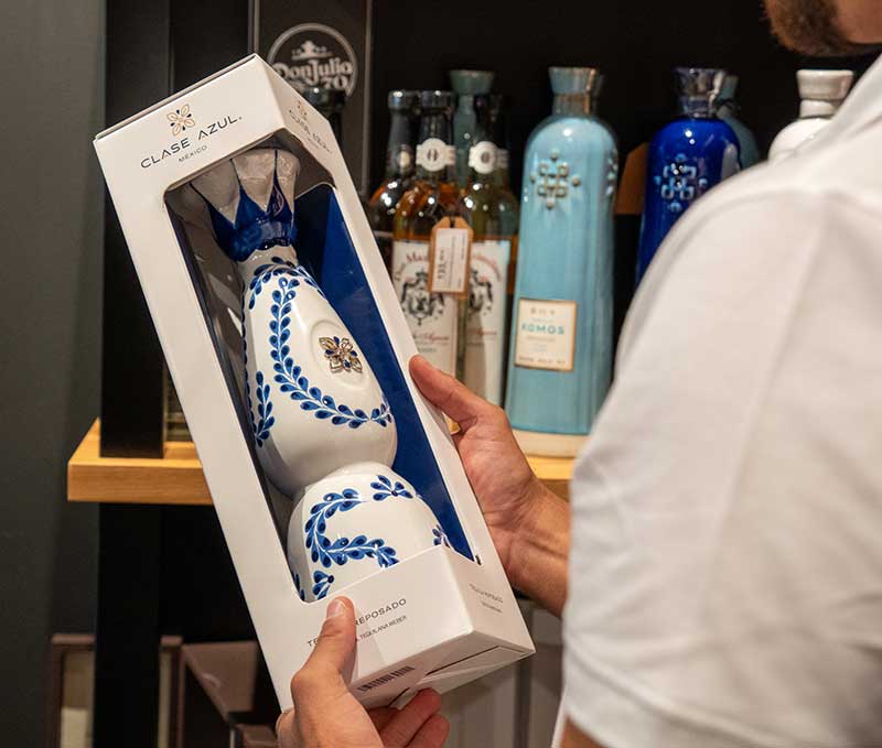 Galley-Order_Tequila-Clase-Azul aprovisionamiento de yates, servicios náuticos Mallorca, suministros embarcaciones Baleares, logística marítima Ibiza, productos frescos yates